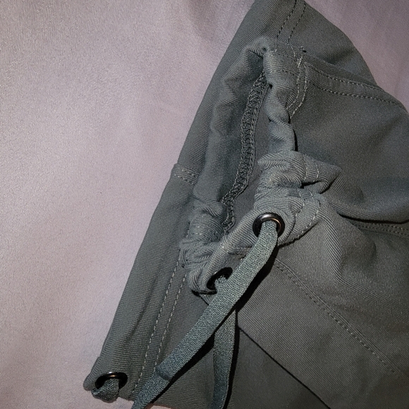 Athleta Zip Pocket Capri Pants - Picture 5 of 13